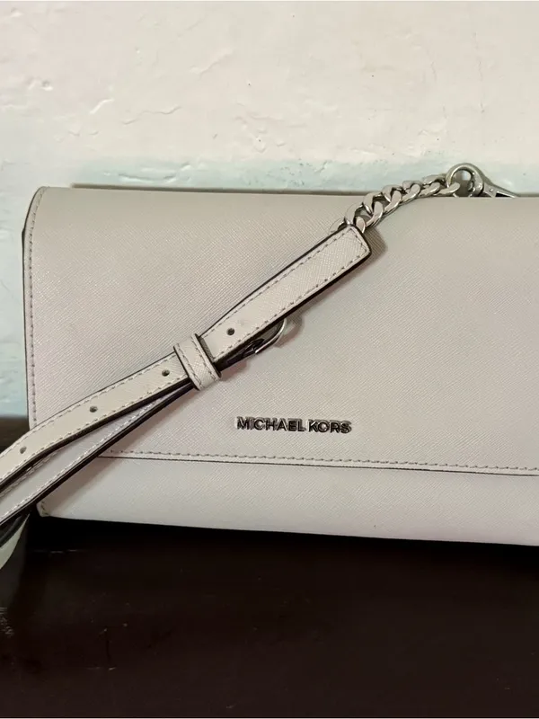 Michael Kors Cream Leather Crossbody Wallet - Image 8