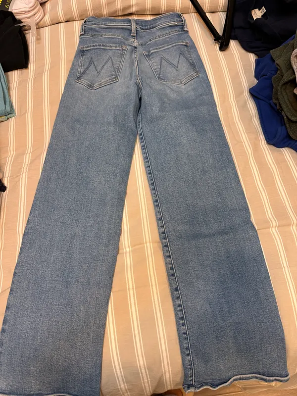 MOTHER The Rambler Denim Zip Flood Jeans - Image 5