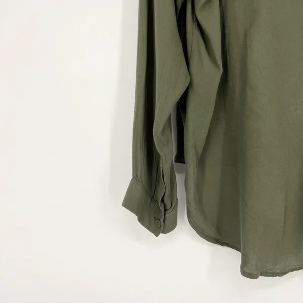 Leith Ruffle Front Hi-Lo Blouse‎ Olive Green M - Image 3