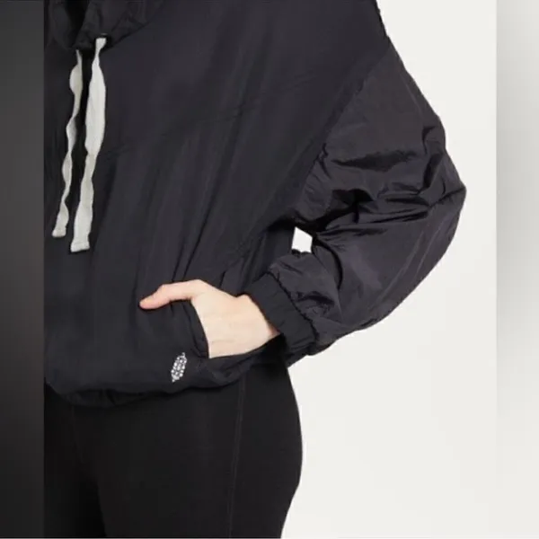 Free People Movement Far and Away Windbreaker Pullover Jacket Black Size Small - Image 3