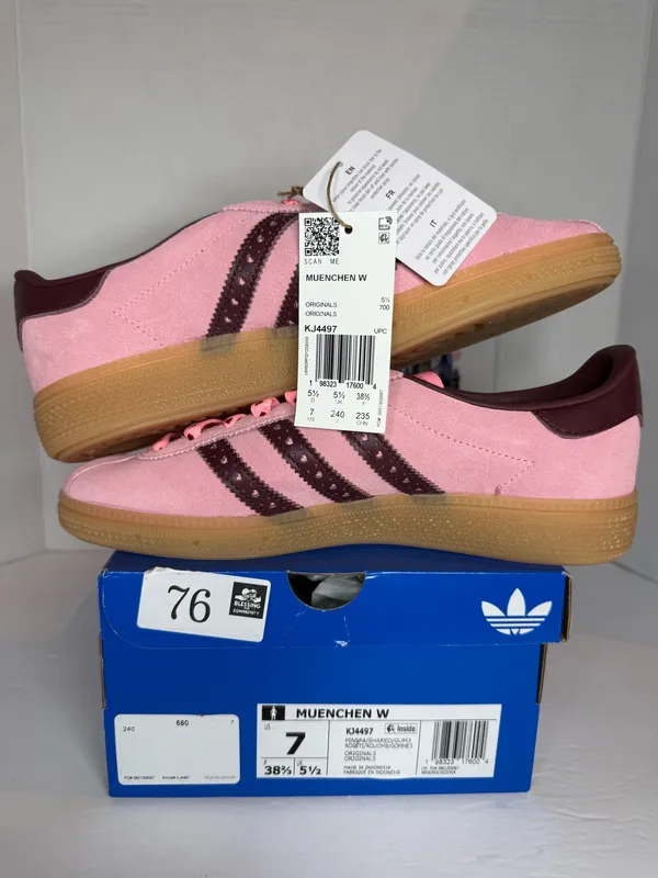 Women’s Adidas Muenchen size 7W - Image 2