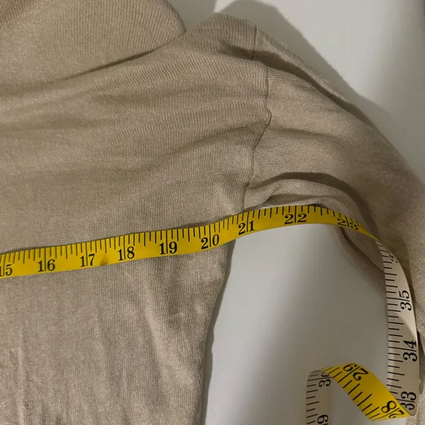 Banana Republic Cashmere Silk crew neck sweater | capsule wardrobe | old money - Image 7