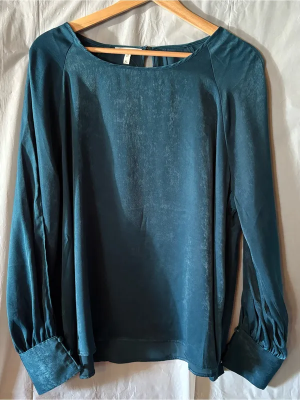 Maurices Women’s Fallon Satin‎ Blouse XL Split Relaxed Pullover Blue Keyhole NWT - Image 2