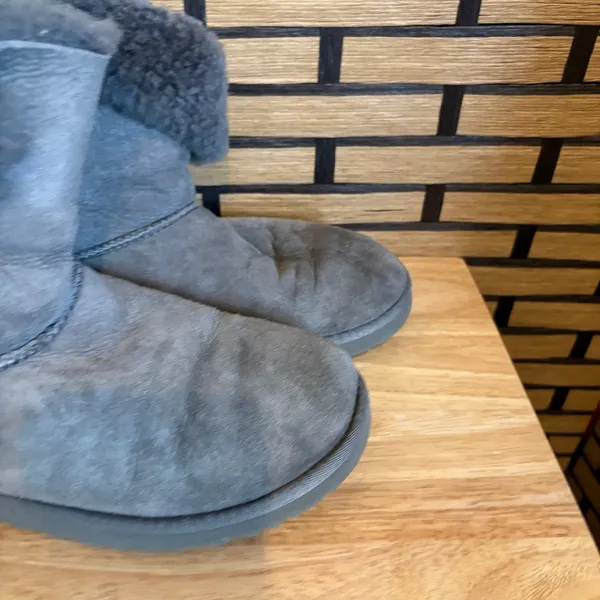 Ugg‎ Bailey Button Gray Boots Size 9-9.5? - Image 4