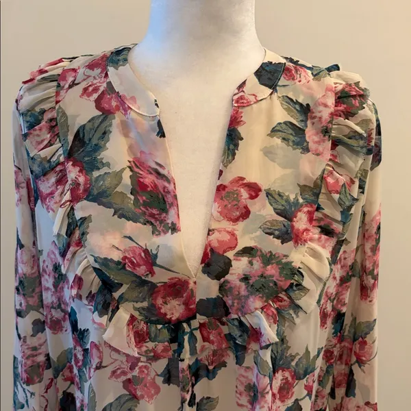 NWT Evereve Allison Joy Kristy Ruffle Top Sz M - Image 2