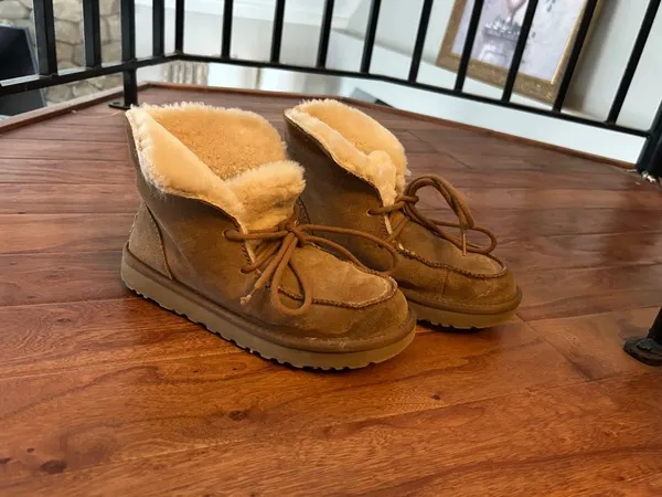 UGG‎ Diara Slip-On Loafer Walking Boots Size 7 - Image 10