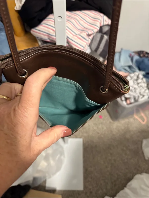 Classic Brown Leather Crossbody Bag - Stylish Everyday Carry - Image 4