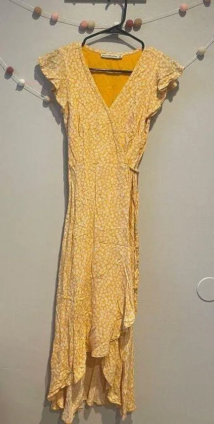 Abercrombie Floral Yellow Wrap Summer Dress - Image 2