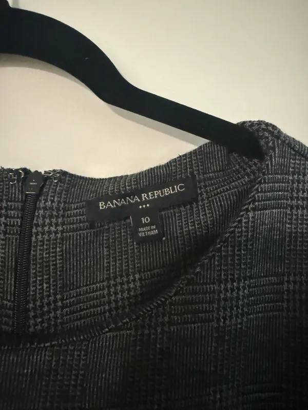 Banana Republic Grey Dress - Image 2