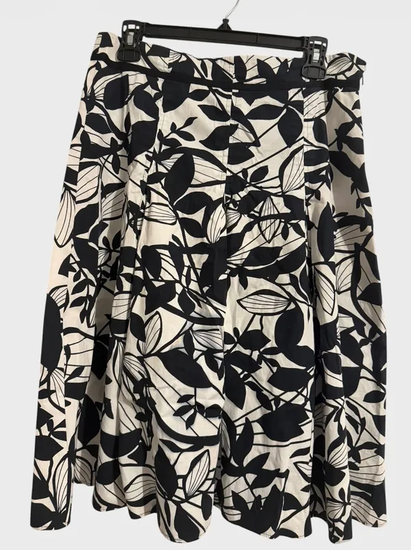 Yessica C&A Women’s Size 8 Black Ivory Floral Pleated A-Line Midi Skirt - Image 4
