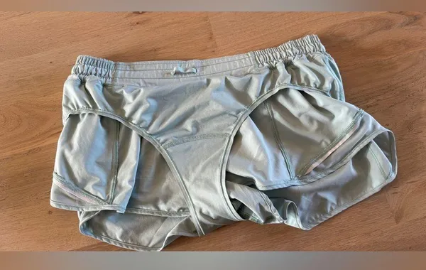 Lululemon Hotty Hot Short II *2.5" Breezy size 14 - Image 8