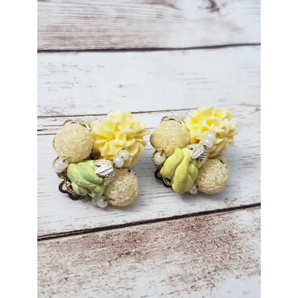 Vintage Clip On Earrings Unusual Yellow & Green 7/8" - Image 2