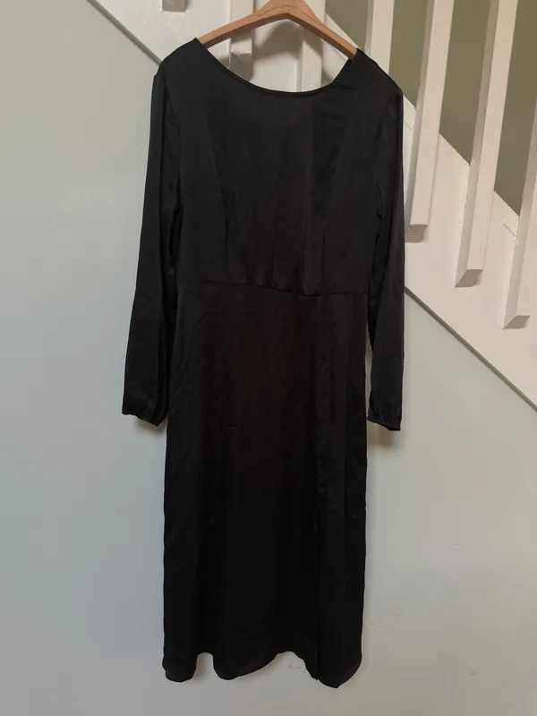 Elegant Black V-Neck Long Sleeve satin Midi Dress - Image 2