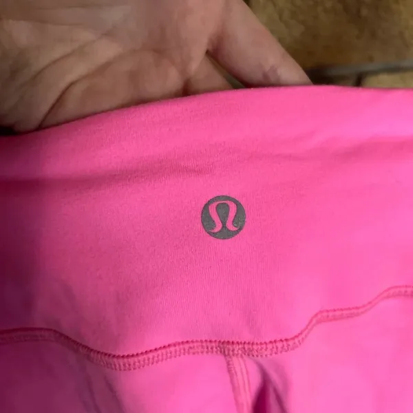 Lululemon Cropped Athletic Leggings Bright Bubblegum Pink Size 6 - Image 2
