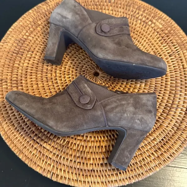 Clarks‎ Brown Suede Women's Heeled Shoes - Image 9
