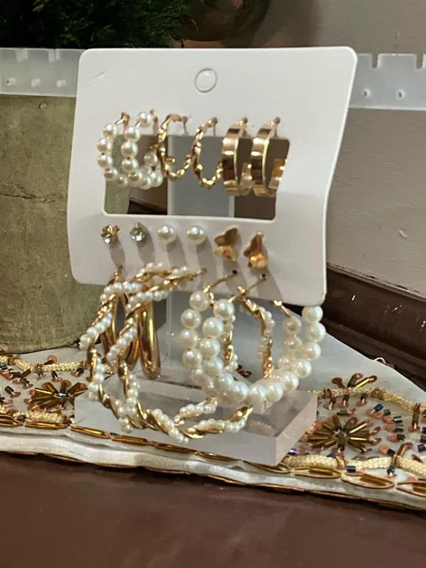 Elegant Gold and pearl earring set - Image 4