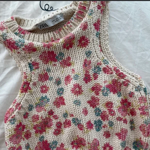 Zara Floral Knit Tank Top - Image 4