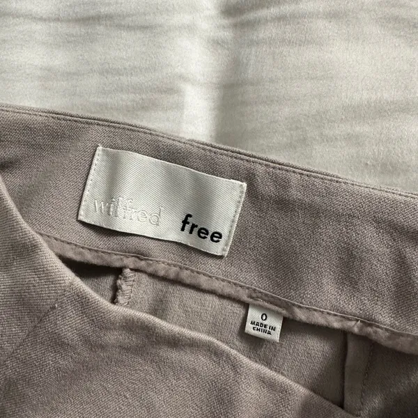 Aritzia Wilfred High Waist Tan Shorts *NEEDS REPAIR* - Image 5