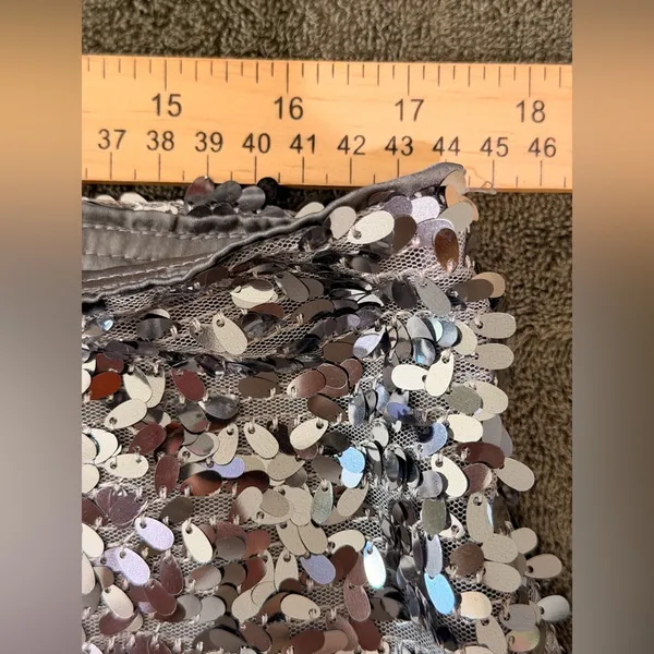 Urban outfitters women’s Silver Sequin Mini Skirt size Large skirt only for sale - Image 7