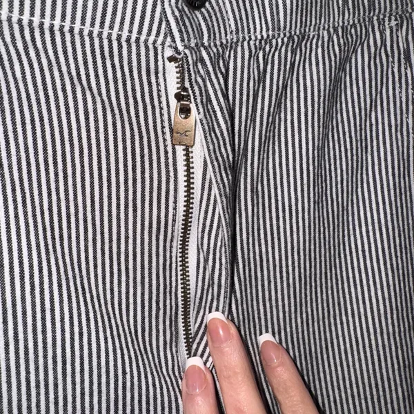 Hollister Black & White Striped Cropped Ankle Pants Relaxed Fit‎ - Image 3