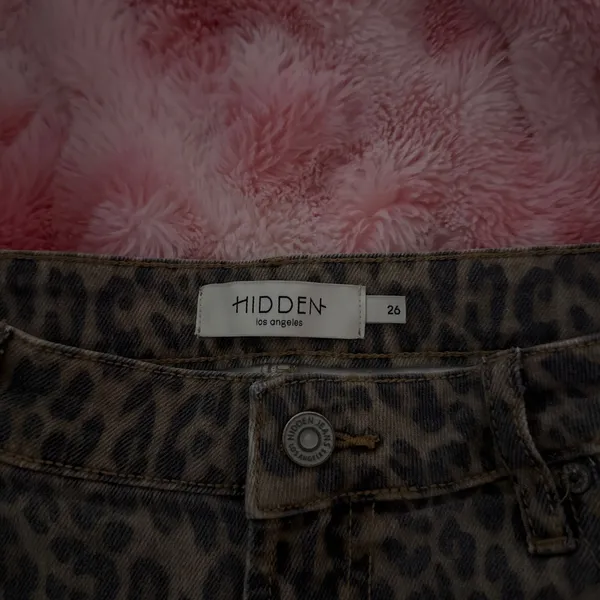 Hidden Jeans - Image 2