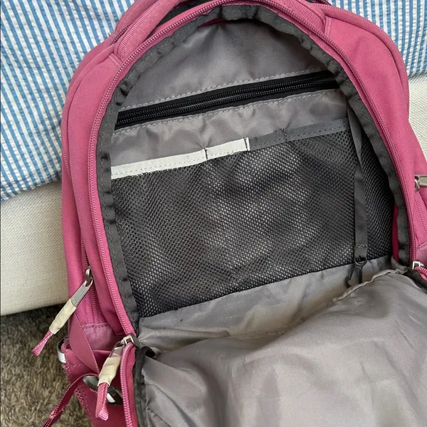 The North Face pivoter Fuchsia Backpack - Image 3