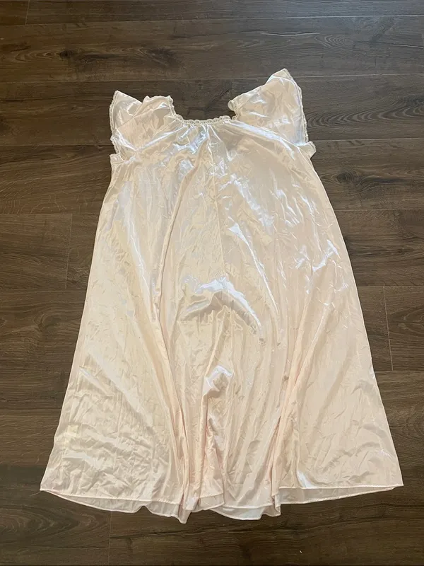 Vintage Miss Elaine Light Pink Lace-Trim Nightgown, Size Medium - Image 4