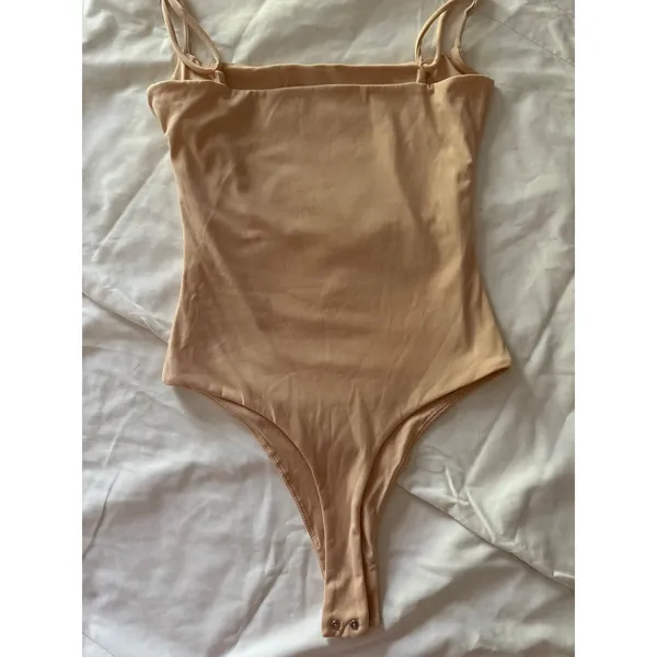 QINSEN Tan Nude Square Neck Bodysuit XS Adjustable Straps Thong Back‎ Stretch - Image 7