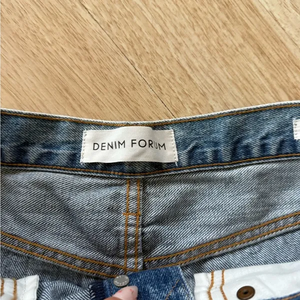 Aritzia Denim Forum Ex-boyfriend denim shorts Size 25 - Image 3