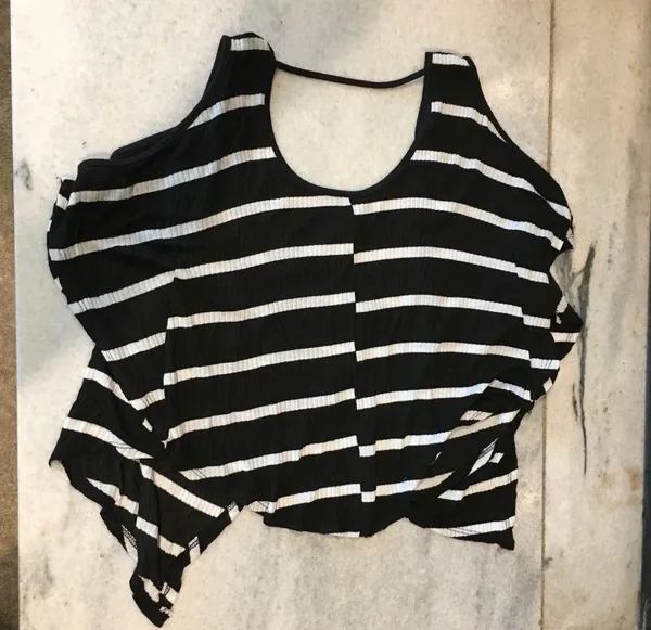 Daytrip Cold Shoulder Vest - Small - Image 2