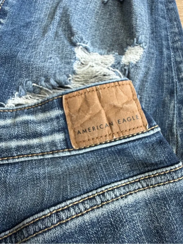 American Eagle Super Stretch Women's Distressed Blue Jeans - Image 3