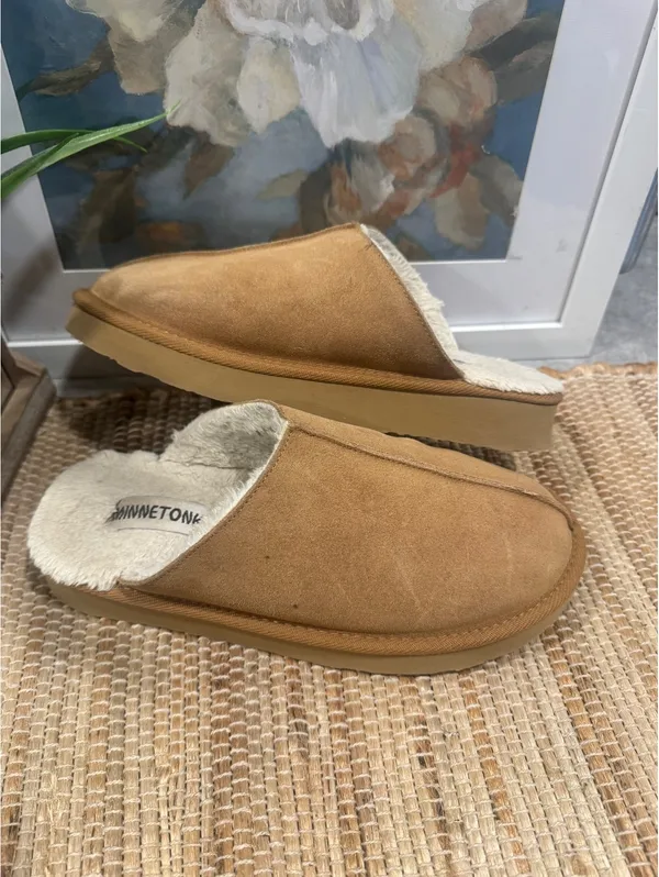 Minnetonka Women's Coze Around Suede Clog Slippers, Size 10 - Image 3