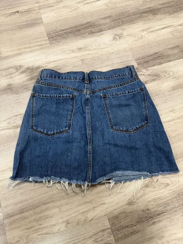 Old Navy Classic denim mini skirt - Image 2