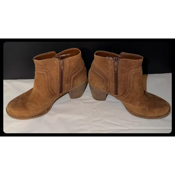 Clarks Carleta Paris Ankle Boots Women 8 Brown Suede Leather Block Heel Booties - Image 2