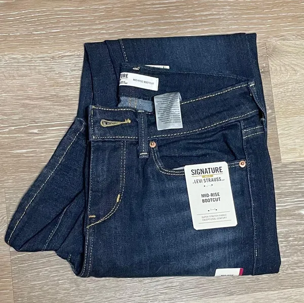 Levi's Bootcut Jeans - Image 2