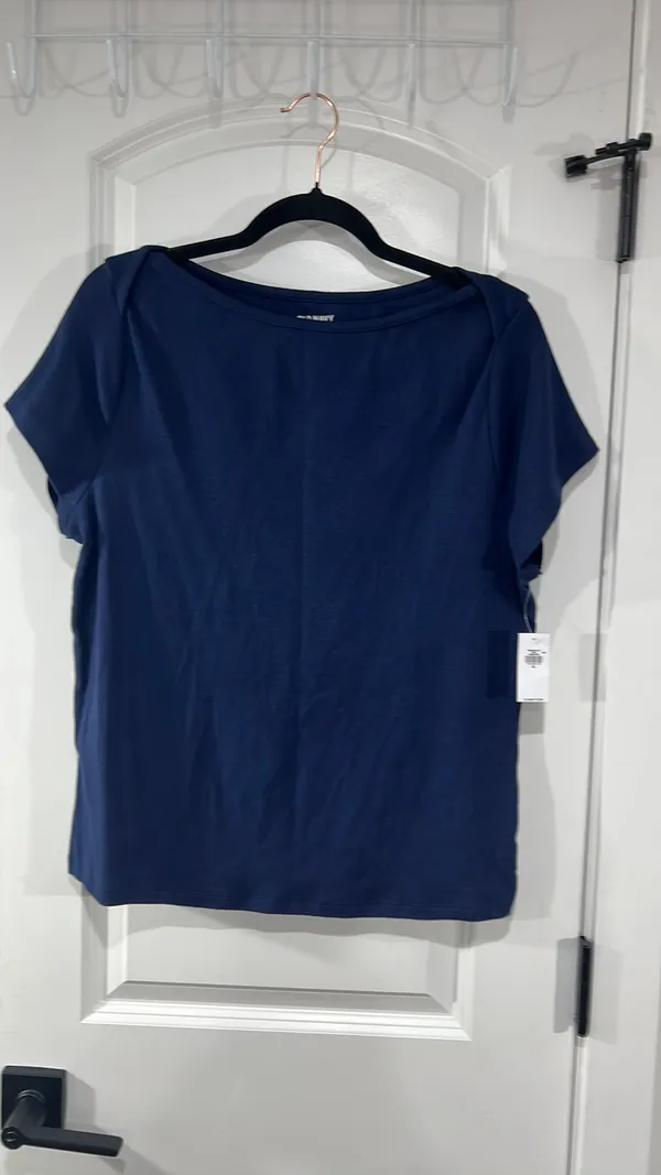 Old Navy T shirt, Brand new - Image 2