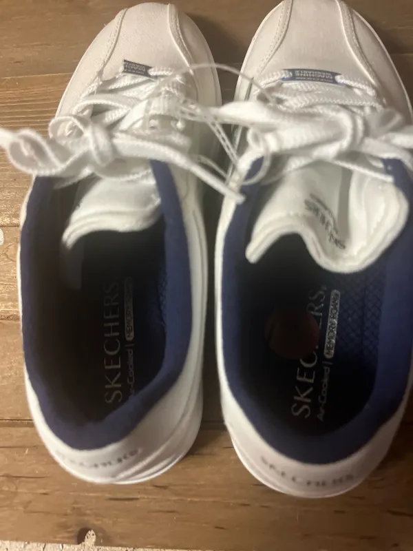 NWT Skechers White and Navy women's shoes size 8 - Image 4