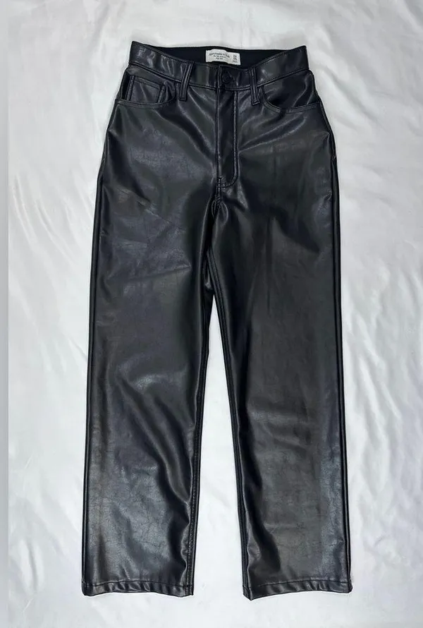Abercrombie & Fitch Vegan Leather 90s Straight Pant Curve Love - Black - 24/00 - Image 6