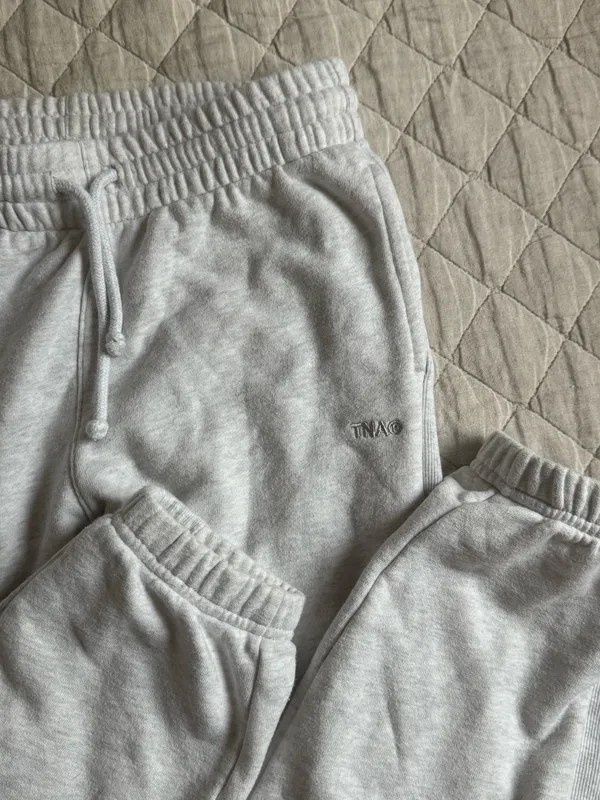 Aritzia TNA Boyfriend Sweatpants Fleece - Image 5