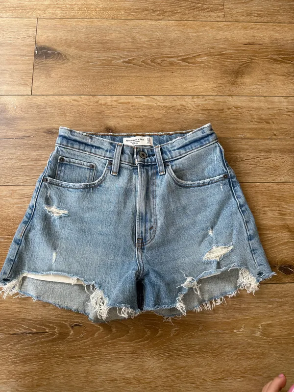 Abercrombie high rise mom short - Image 3