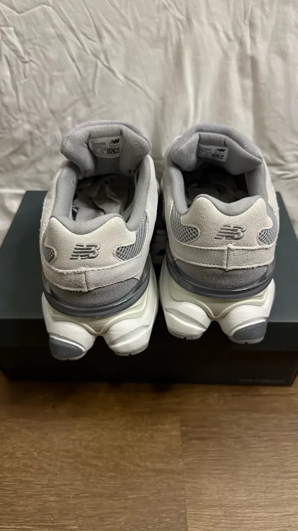 New Balance 9060 Sneakers Shoes Size 10 Women’s - Men’s 8.5 - Image 3