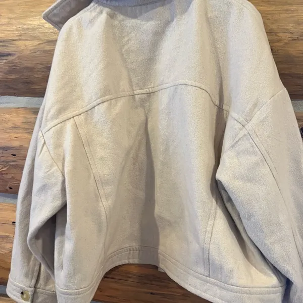 Time & Tru Women’s Cream Shirt Jacket - Image 6