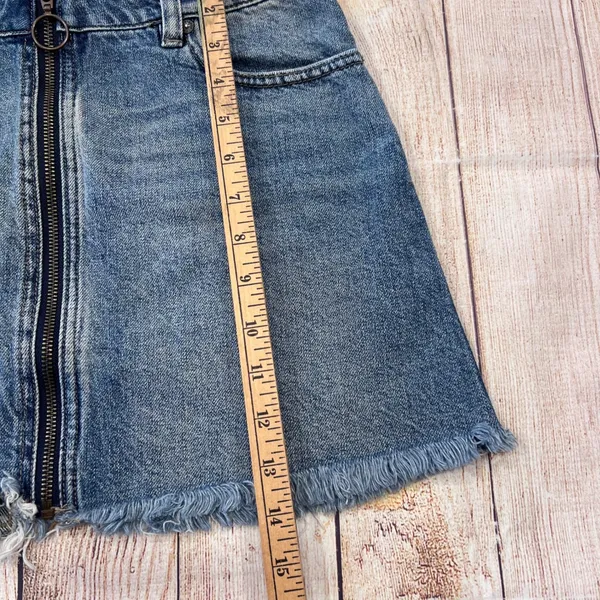 We The Free Free People‎ Denim Mini Skirt Front Zip Frayed Hem Size 27 OB841640 - Image 5