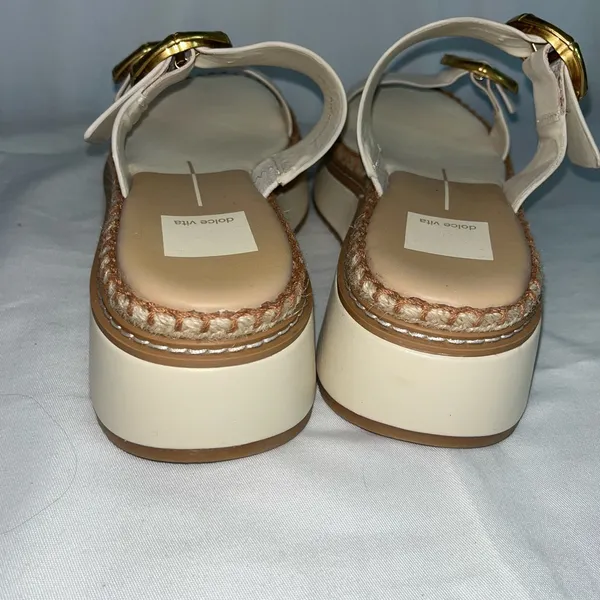 Dolce Vita size 7 women’s cream sandals w/gold buckles. New - Image 7