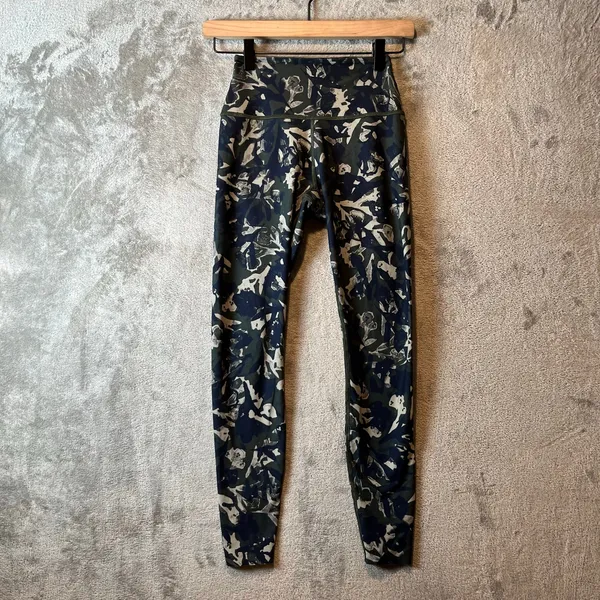 Peloton‎ Women’s Size Small Tie Dye Reversible Leggings Black Green - Image 5