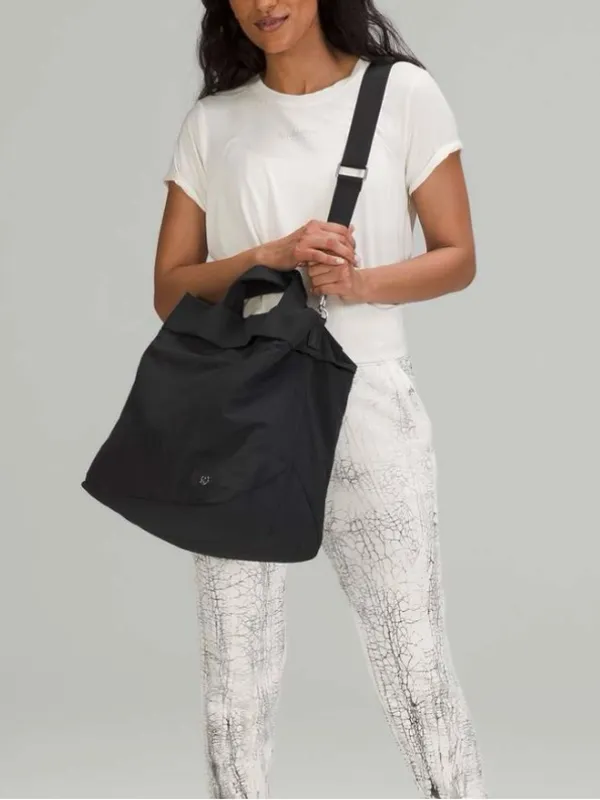 Lululemon On My Level Bag 2.0 19L Black Tote Crossbody Gym Travel Athleisure - Image 2