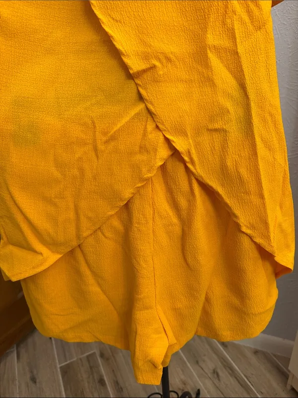 🌅🌅🌅3 for 12$🌅🌅🌅Women’s Yellow Short Sleeve Asymmetrical Top/Short Set-Med - Image 3