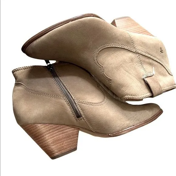 NEW FRYE Rory Ankle Booties in Ash - Image 4
