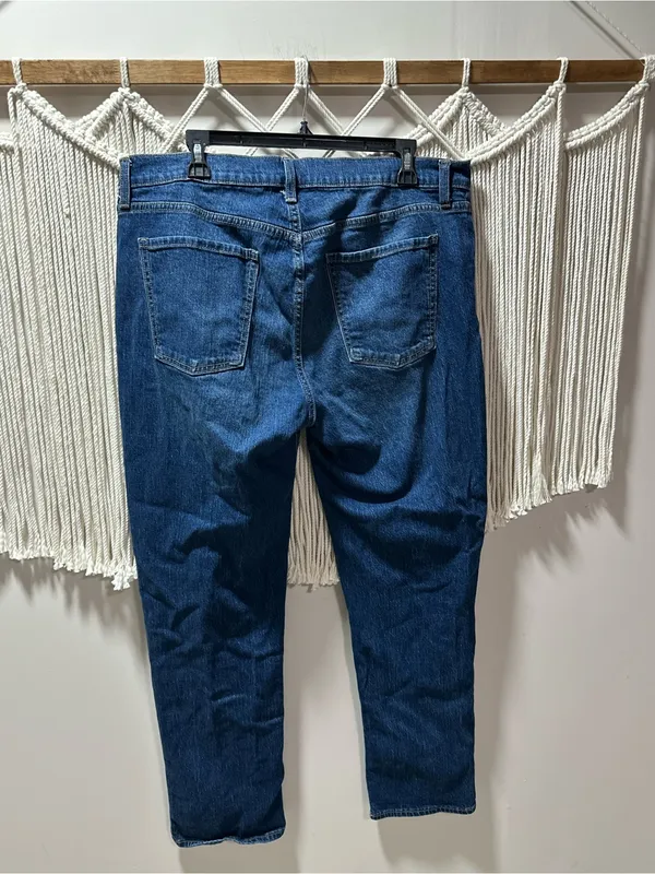 Old Navy Women's Dark Blue Straight-Leg Jeans - Image 5