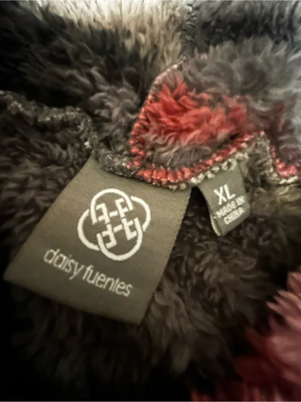 Daisy Fuentes Gray & Pink Aztec Sherpa Hoodie - Image 6